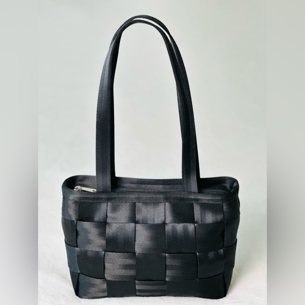 Harveys The Original Seatbelt Black Woven Tote Bag - Picture 2 of 8